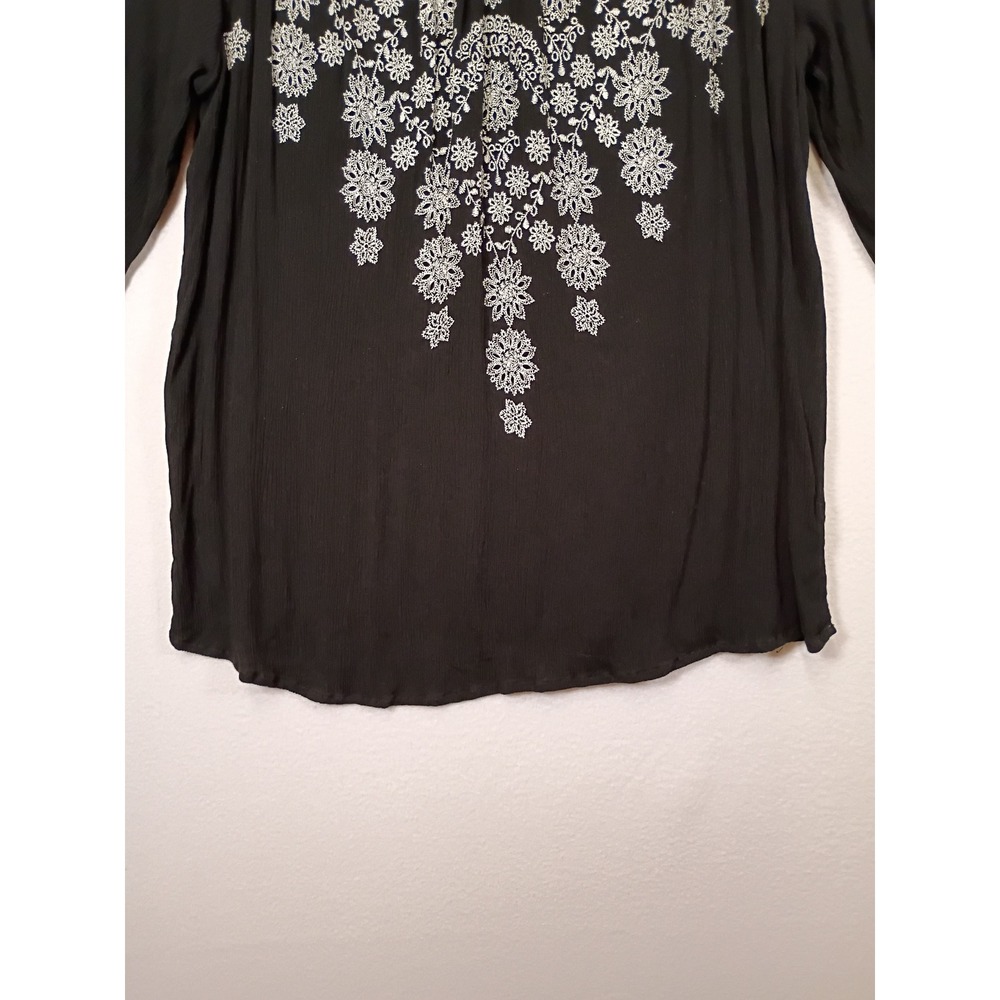 Boho Catherines Women 1X Black Floral Embroidered Cold Shoulder Rayon Top - Picture 8 of 9